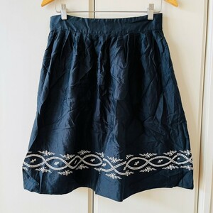 H5174cL 日本製 agnes b. アニエスベー サイズ42 (L位) ひざ丈スカート フレアスカート 綿100% コットン 花柄 薄手 ブラック×ホワイト 黒