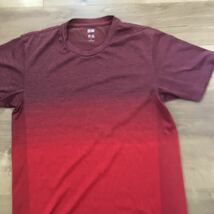 ユニクロ　半袖Tシャツ　赤系グランディーション　Ｌサイズ 美品_画像1