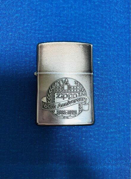 【60周年限定品】 【希少レア 】1992年製Zippo/ジッポーライターロゴ メタル貼り 1932-1992 ガンメタリック