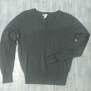 H&M Vネックニット トップス グレー XS