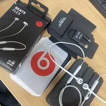 1回のみ使用　Beats Flex ワイヤレスイヤフォン ブルートゥース　イヤホン　無線　 Beats by dr.dre MYME2PA/A _画像1