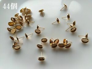 手芸用品え63-P■ゴールドピアスポストミール皿付き44個（22ペア）■ビーズ・アクセサリー等ハンドメイドパーツ