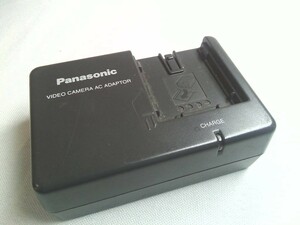 Panasonic ビデオカメラ用充電器 VSK0650　本体のみ★動作品