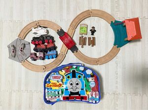 《中古》トーマス木製レール＋トーマスニューブロック　2つセット