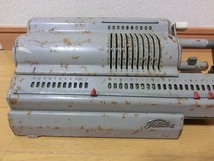 ■レア！昭和レトロ 東芝 手動計算機 20-TB形 中古 重量8kg前後 JUNK品 ディスプレイ用や部品取り用などに！_画像2