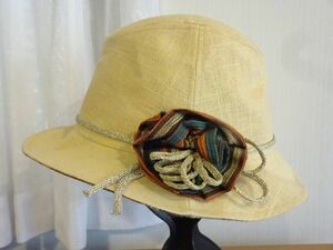 ∵ ムーンバッド ∵ レディース・婦人用　中折れハット　ベージュ色　サイズ５７・５cm　キャップ　帽子　花飾り付