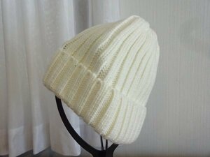 C レディース・ガールズ D 編み込みニット帽　ホワイトカラー サイズ５６cm〜５９cm　キャップ　帽子　ボタン付