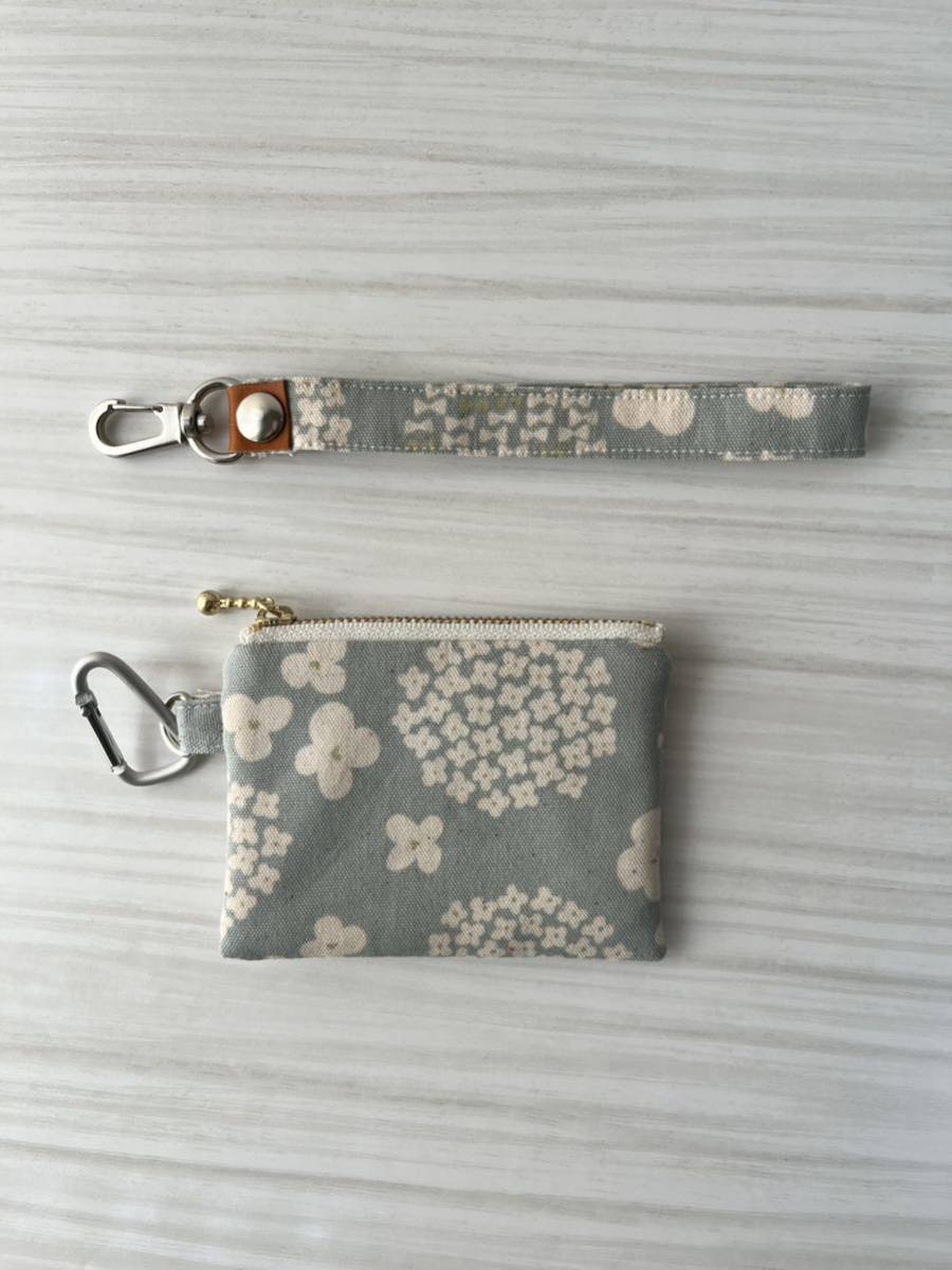 ハンドメイド　ストラップ＆ミニポーチ　フラワー