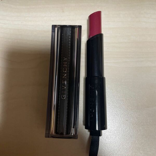 GIVENCHY リップ ROUGE INTERDIT VINYL 12