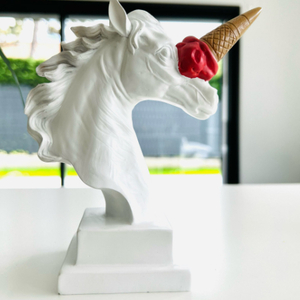 ユニコーン オブジェ 樹脂 置物 コーン アイス ソフト クリーム 彫刻 彫像 インテリア 装飾 リビング 北欧 アート 白馬 たてがみ 芸術