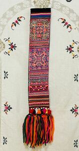 モン族 刺繍 布 古布 手刺繍 ビンテージ 民族衣装 壁掛け 飾り 3 フリンジ バッジ　