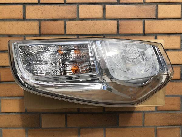 【送料無料】日産 デイズルークス 右リヤランプ DBA-B21A-TQDARTV 26550-6A02G