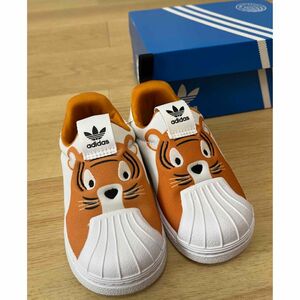 新品未使用 adidas 動物スーパースターベビーシューズ　SST360