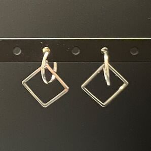 スクエアピアス シルバー(色) シンプル カジュアル
