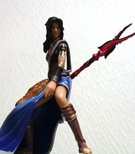 Final Fantasy 13 Fang Elixir с Mini Trading Arts