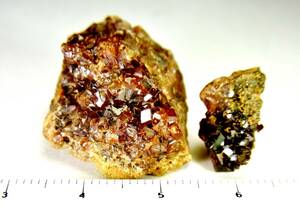 [国産鉱物]　レインボーガーネット小群晶・奈良県産　T42 