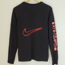 F7977EE NIKE ナイキ サイズM ロンT メンズ 黒 スポーティ 綿100% ロゴ入り こだわりT 長袖Tシャツ 古着 スポーツ カジュアル _画像3