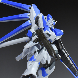 組立済ガンプラ「1/144 HGUC Hi-νガンダム」完成品　未使用シール＆全パーツ付属(小説版・機動戦士ガンダム逆襲のシャアより)　入手困難