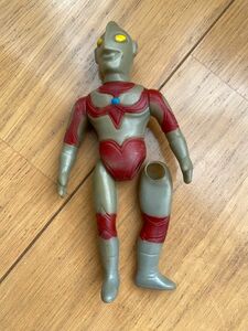 復刻版　帰ってきたウルトラマン　 ブルマァク　破損