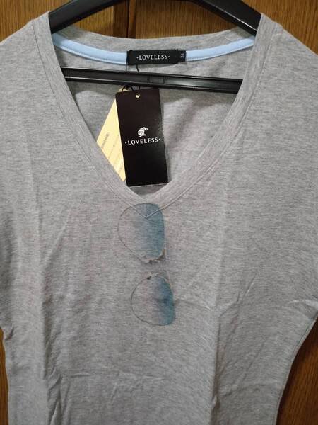 新品 正規品 人気 LOVELESS ラブレス トップス Tシャツ Vネック グレー サングラス タグ付き ロゴ マーク 限定品 送料無料 即決価格 激レア
