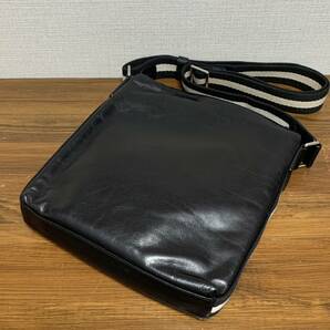 美品☆[BALLY] トレインスポッティング モノトーン レザーショルダーバッグ 本革 ブラック バリーの画像2