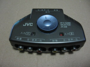 JVC JX-32B AV&ゲームセレクター 2台の切替えがワンタッチでできるコンパクトタイプ。