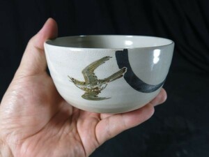 A　白地に鳥茶碗　銘「吉兆」　神の姿　抹茶　陶器　焼き物　茶道　お茶