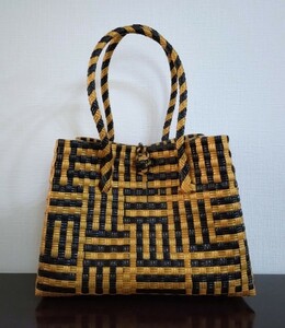  pra basket me LUKA do tote bag basket bag hand-knitted hand made light weight handbag Gold black vinyl bag 