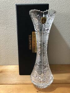 クリスタルガラス 花瓶 フラワーベース 亀井硝子 カメイクリスタルガラス 新品未使用 ハンドメイドカット 共箱付きCHEVALIER