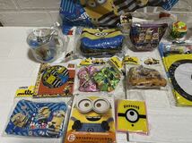 未開封☆ミニオンズ　Minions ポーチ　巾着　ハンカチ　シュシュ　ジャンボステックバルーン　小銭入　エコカイロ　手鏡等計16点　雑貨_画像3