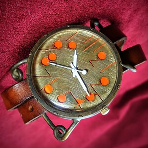 9174【電池交換済】スチームパンク風 真鍮アナログ腕時計 真鍮×オレンジ文字盤 革製ベルト ビンテージ アンティーク ウォッチ