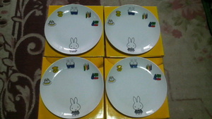  Miffy . plate ...... pattern 4 pieces set box. one part dirty equipped 
