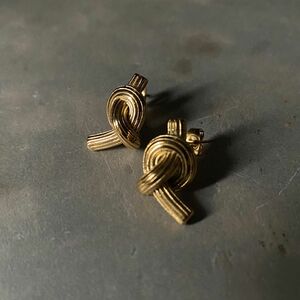 Knot line pierce No.978