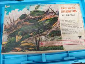 昭和レトロ　トミー　リモコン爆発戦車　REMOTE CONTROL EXPLODING TANK　日本製　空箱　昭和40年代　ミリタリー　富山玩具製作所