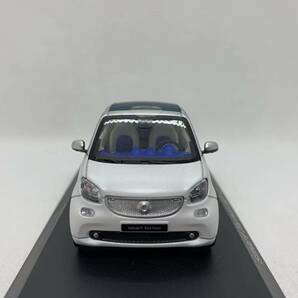 ノレブ 1/43 ボルボ Smart fortwo cabrio moon white×cool silver J04-04-157の画像5