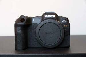 Canon EOS R8 新品同様　１００ショット未満