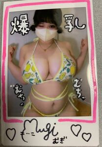 むぎ　直筆サイン入りチェキ 8 コスプレイヤー おっぱい大学造形学部 むちむち 爆乳 水着 谷間