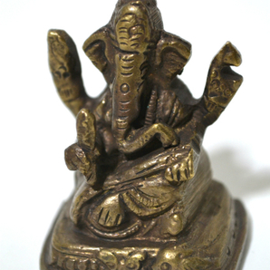 新品 ヒンドゥー教神様 ガネーシャ 真鍮製 仏像 お守り 神様 オブジェ 彫刻 置物 民芸品 インド製 アジアン エスニック 民族 未使用 即決の画像1