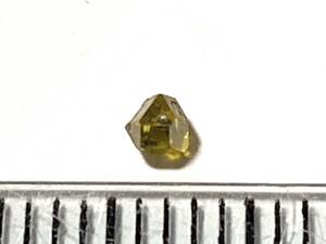 人造ダイヤモンド原石・極小・S-8（鉱物標本）