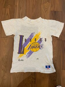 【M】90年ヴィンテージ　Laker's Tシャツ★NUTMEG★ナツメグ USA製 ヴィンテージ プリントTシャツ　レイカーズ