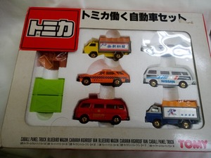 トミカ働く自動車セット 　ブルーバードワゴン　キャラバン　キャブオール　 日本製