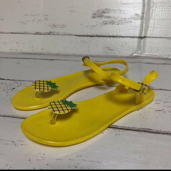 未使用 サンダル パイナップル ストラップ付き 黄色 ビーチサンダル 24センチ 靴 シューズ ファッション雑貨