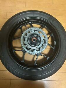 YZF-R3 リアホイール ディスクローター スプロケYZF-R25 RG10J 900km 美品！！　YZF-R25　リアホイール　ほぼ使用感なし