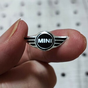 MINI アルミ製 縁無し ミニエンブレム 1P■ミニクーパー クラブマン ワークス ヴィクトリア コンパーチブル エッセンシャル 15 16 20 DS