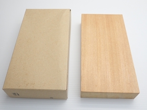 T698　表札　ネームプレート　木製　掛け穴あり　18×9×2.8cm　209ｇ　昭和レトロ　