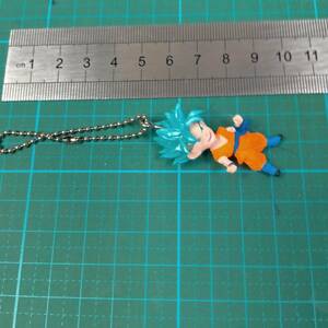 ドラゴンボール SSGSS 孫悟空 超サイヤ人 スイング キーホルダー DRAGONBALL UDM Son Goku Super Saiyan Blue key ring holder chain Swing