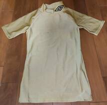 【umbro】アンブロ　半袖コンプレッションシャツ　ゴールド　サイズ150　未使用_画像1