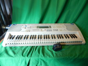 w230901-023Z CASIO LK-203TV 光ナビゲーションキーボード 61鍵 ACアダプター付 通電、音出し、演奏確認済 標準ピアノ形状 電子 練習 BGM