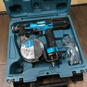 008●おすすめ商品●マキタ 41mm高圧ビス打ち機 AR411HR