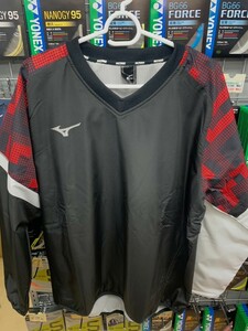 【62JE152096 L】MIZUNO(ミズノ) ブレスサーモブレーカーシャツ ブラック/レッド L 新品未使用 バドミントン テニス 冬物 　